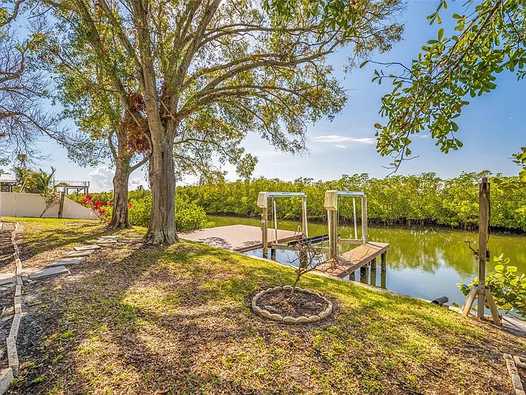 4622 Bay Crest Dr — Photo 46