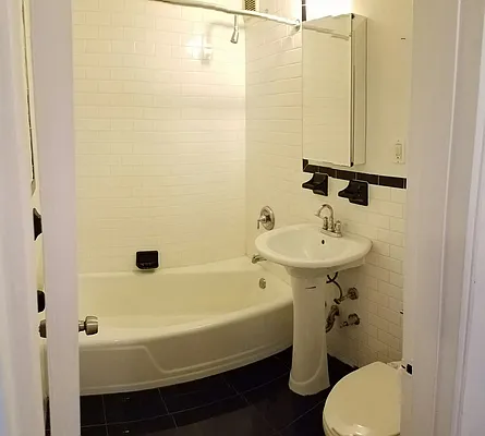 Rented by Smart NY Realty LLC | media 16