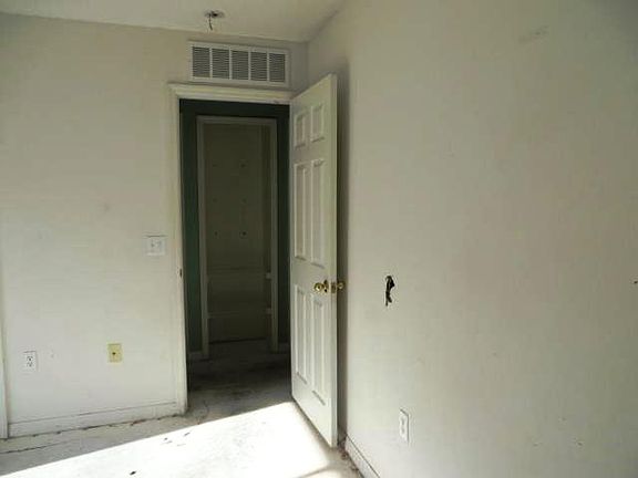 5th image of 1033 Brenton Leaf Dr