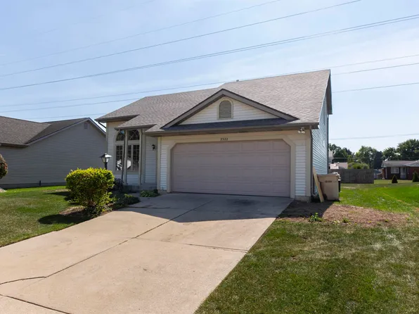 2322 Oakwood Park Dr, South Bend, IN 46628