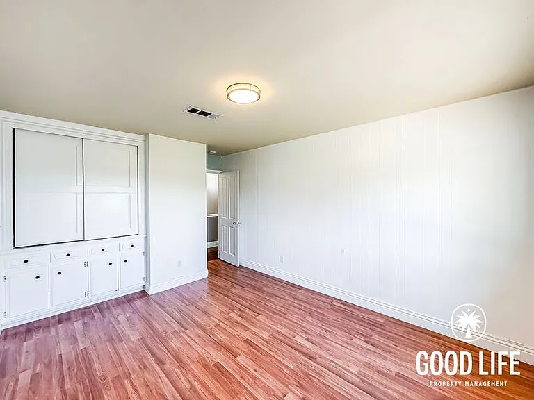 1031 Emelita St — Photo 8
