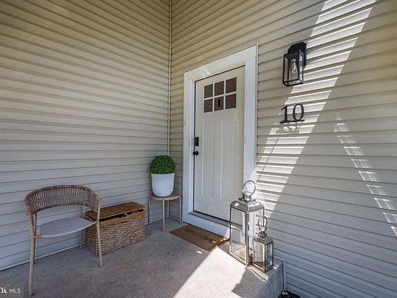 5th image of 10 Edgeview Ln