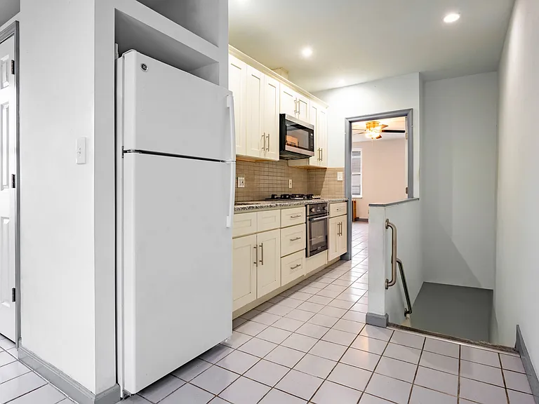 1327 Snyder Ave — Photo 1