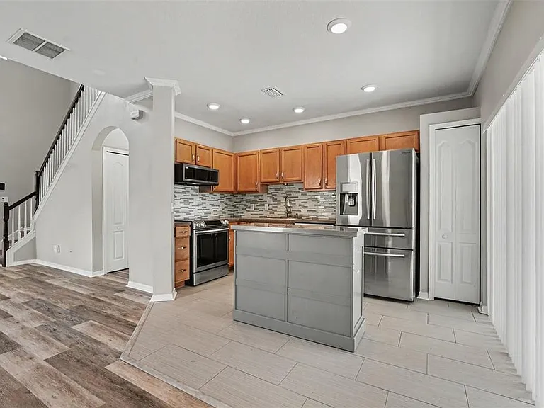 4249 Old Waverly Ct — Photo 10