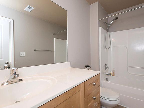 2nd image of 2025 Oak Trail Dr