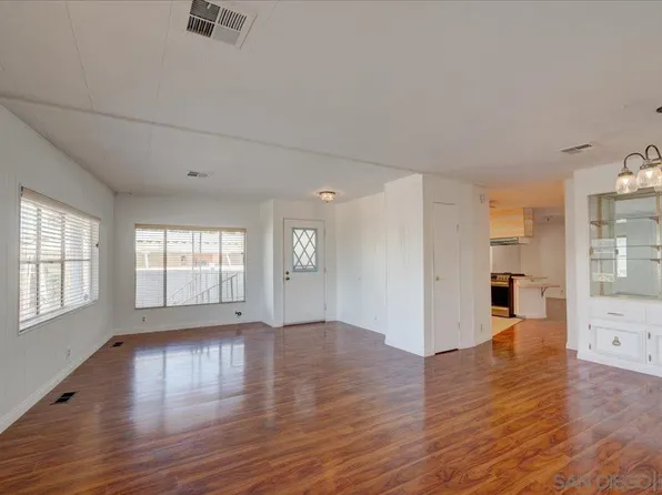7326 San Bartolo St #220, Carlsbad, CA 92011