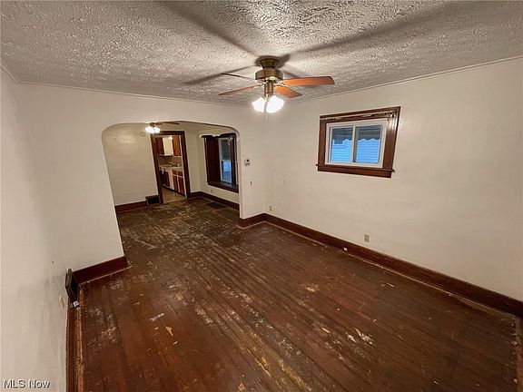 3rd image of 46 Brighton Dr