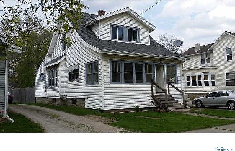 1st image of 229 E Leggett St