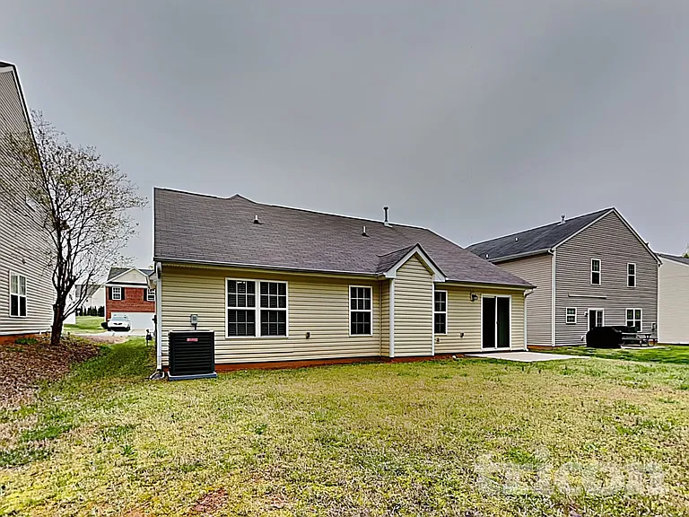 6235 Leslie Dr — Photo 18