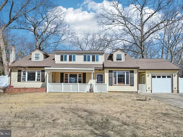 313 Maple Rd, Mount Laurel, NJ 08054