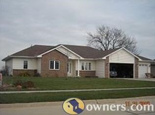 2406 W 10th Ave, Indianola, IA 50125