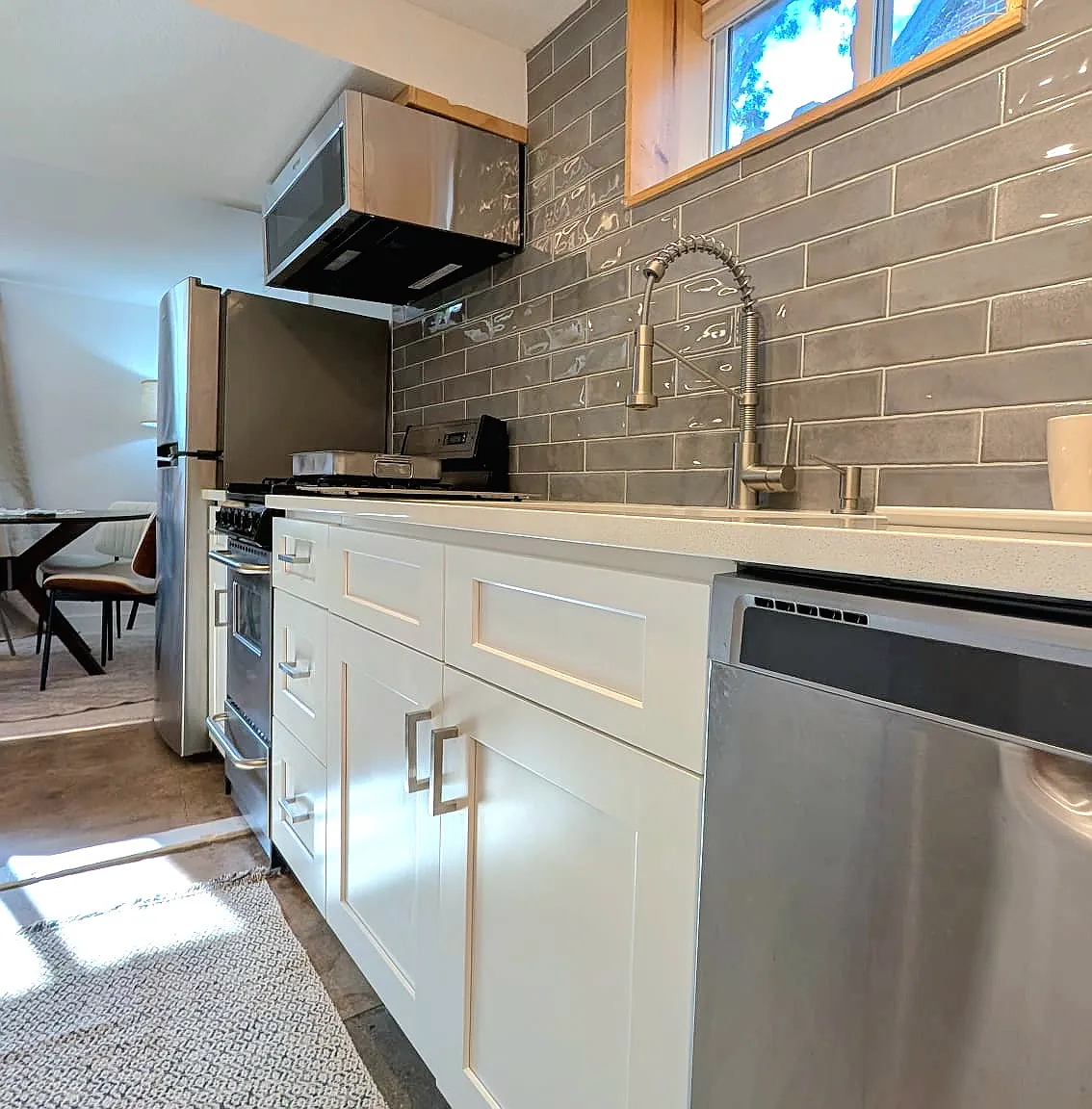 2 bed, 900 sqft, $2,600 — Photo 2