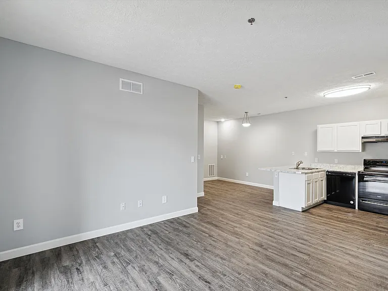 Richmond (Renovated) - 2 Bed / 2 Bath - 1,058 Sq.Ft.