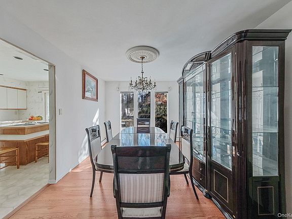 4th image of 140 Seaman Neck Road