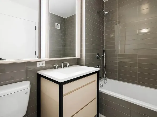 385 First Avenue image 12 of 16