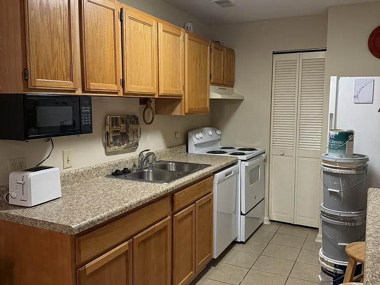 261 Simpson Ave #127 — Photo 7