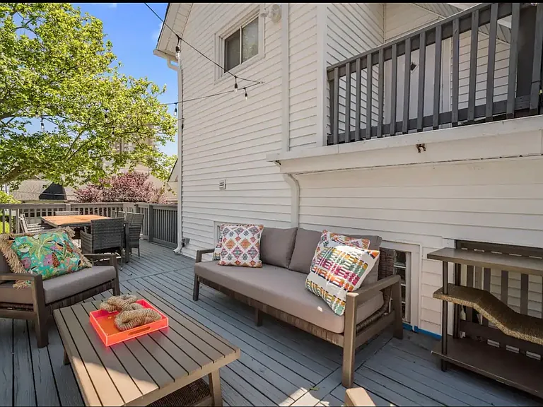 27 S Jackson Ave — Photo 22