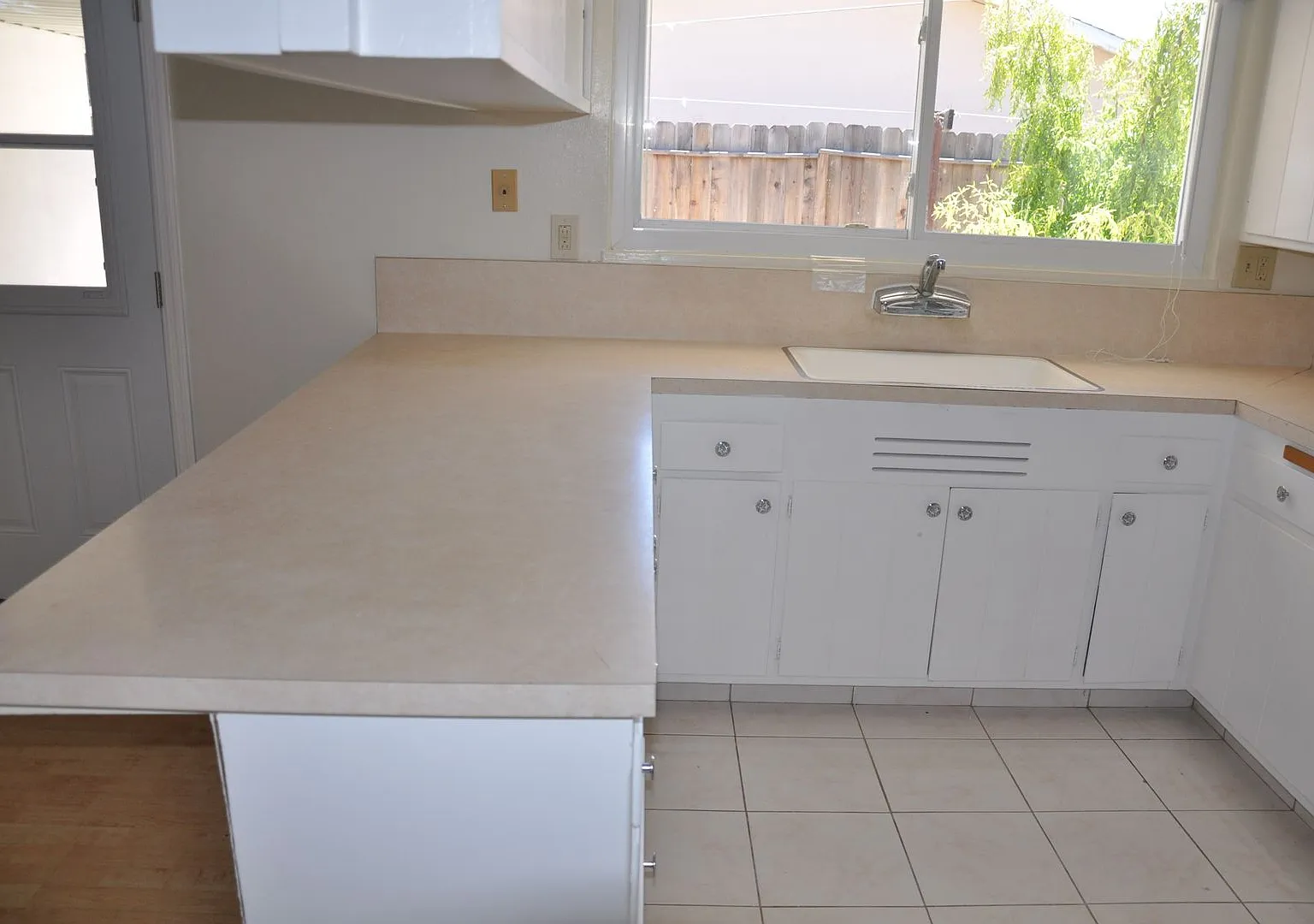 Charming 3-Bedroom Home in a Prime Sunnyvale Location available now! 1218 Sandia Ave, Sunnyvale, ... — Photo 3