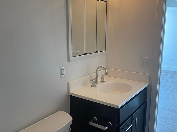 4th image of 411 Brandon St