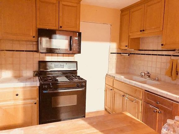 4th image of 114 Yosemite Way