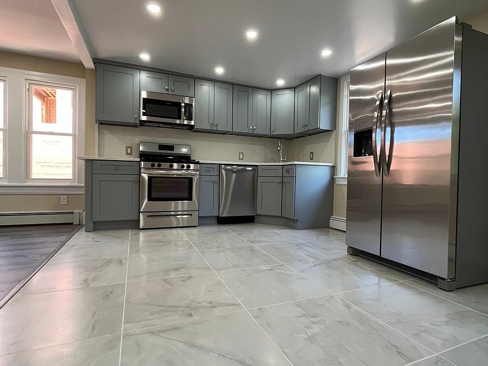 1st image of 154 Palisade St APT 3