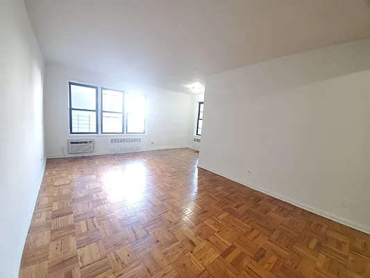 Rented by Smart NY Realty LLC | media 6