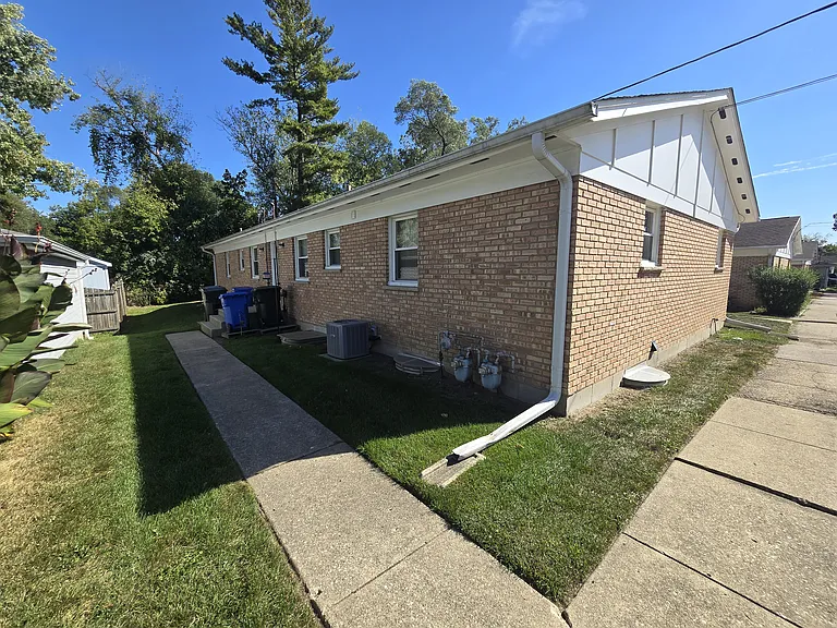 426 N Lord Ave — Photo 17