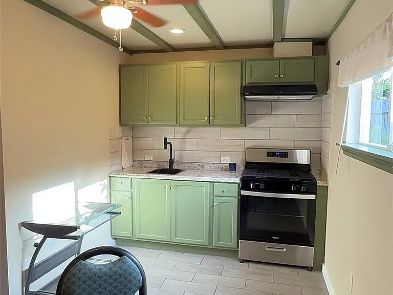 3821 Moore St — Photo 10