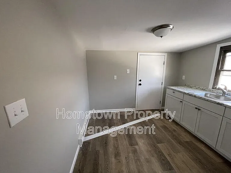 663 E Market St #665-4 — Photo 4