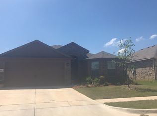 1112 Autumnwood Dr, Azle, TX 76020