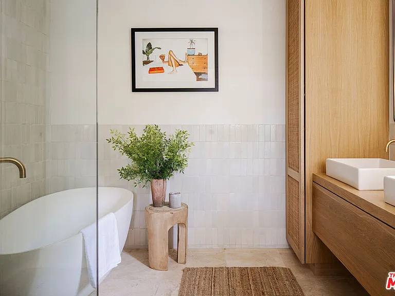 2518 Canyon Dr — Photo 10