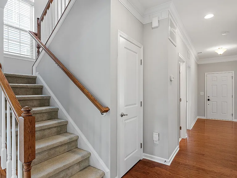 1121 Survada Ln — Photo 2