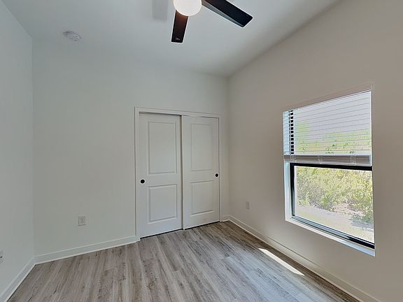 4th image of 1127 Highlands Rd