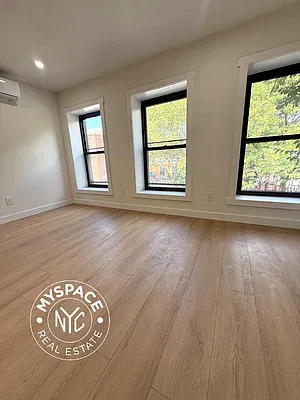 Living room, photo 3