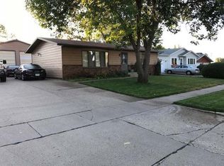 807 S 16th St, Bismarck, ND 58504