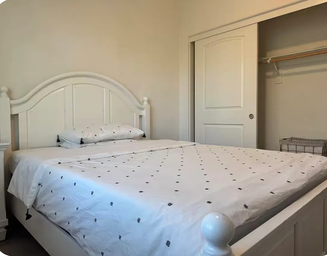 4 bed, 2163 sqft, $1,200 — Photo 1