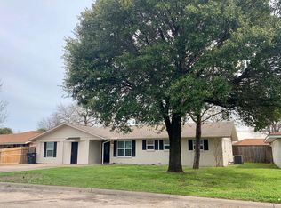 1211 Lynnwood Dr, Cleburne, TX 76033