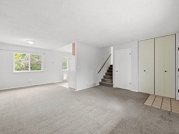 4th image of 4935 Montebello Dr