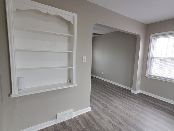 3rd image of 544 Marquette Dr