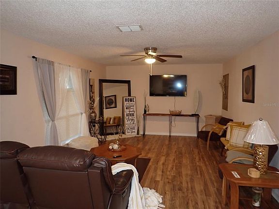 5th image of 56 White Hall Dr