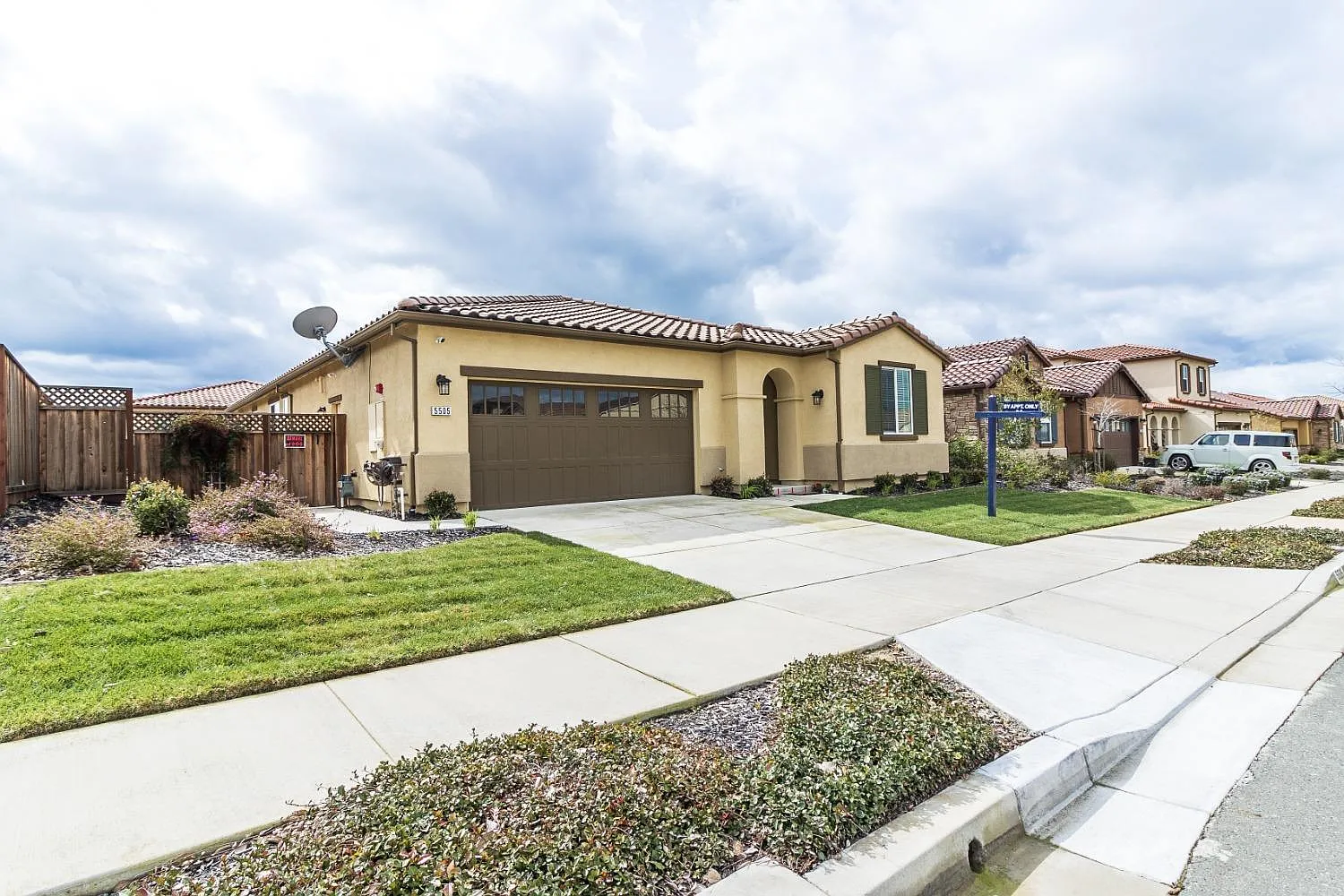 5505 Pinnacle View Way photo 1