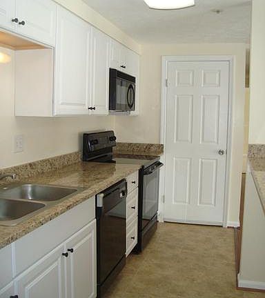 5th image of 502 Philmont Dr APT 2