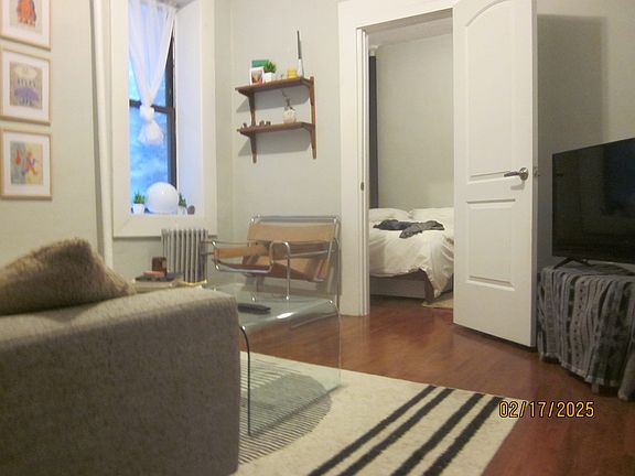 4th image of 383 S 3rd St APT 3