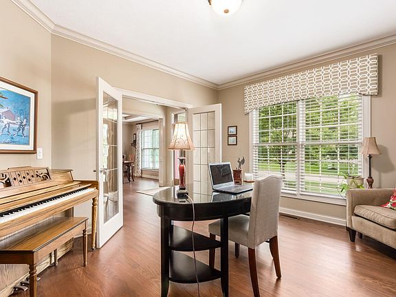 4th image of 5533 Lynbrook Ln