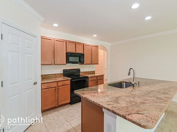 5th image of 3014 SW 2nd Ave