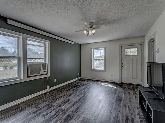 4th image of 820 4th St