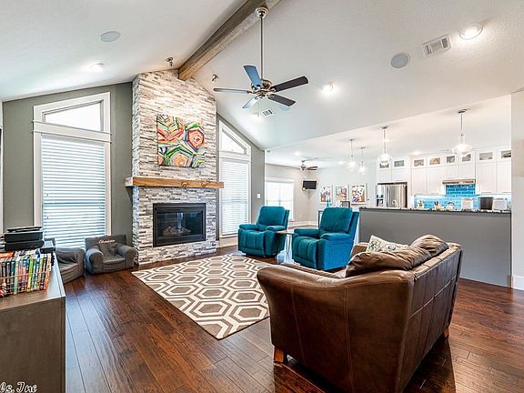 4th image of 1825 Pecan Creek Dr