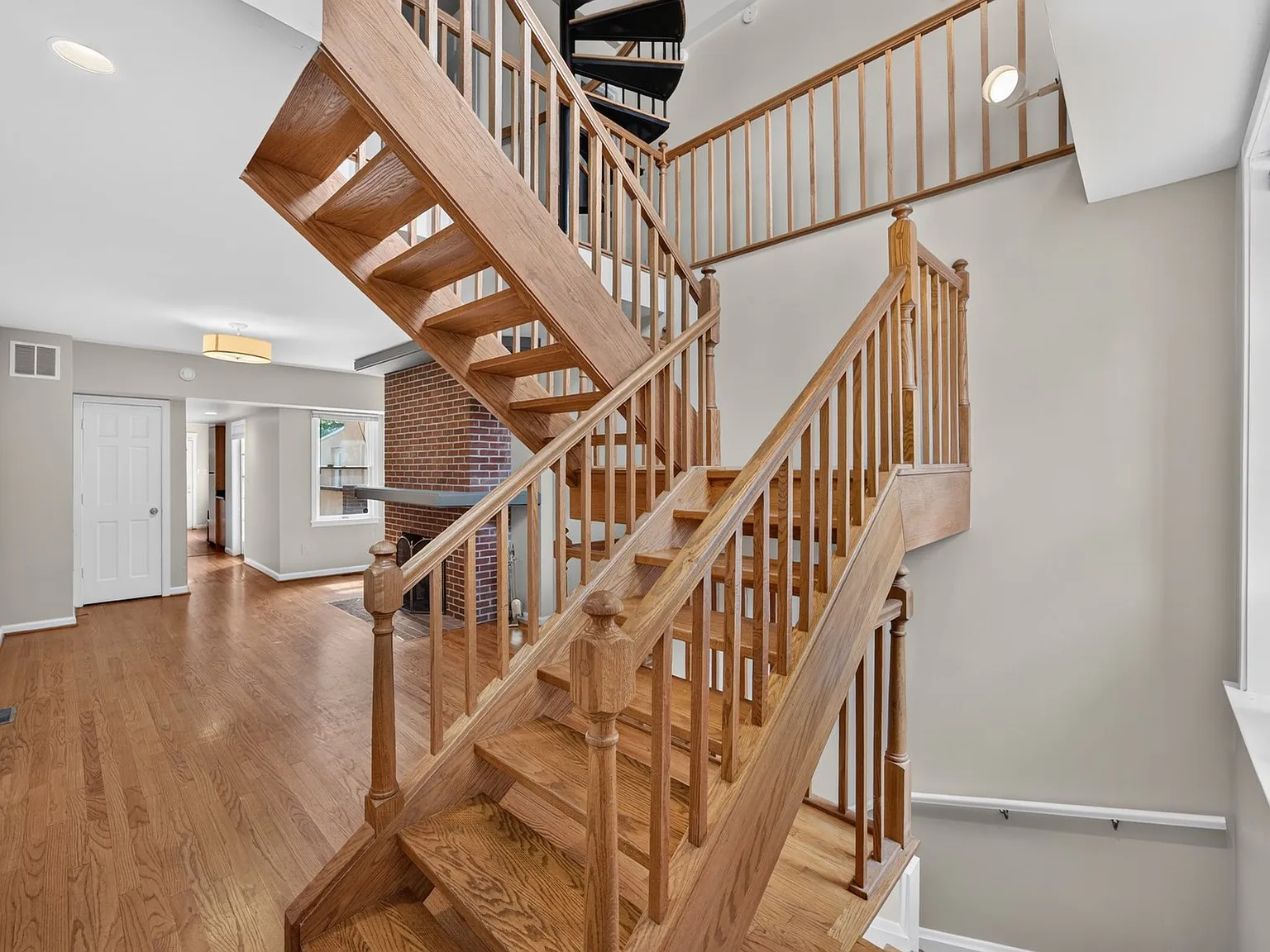 3 bed, 2.5 bath, 2132 sqft, $3,000 — Photo 4