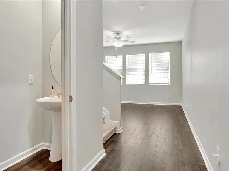 1127 Sims Dr — Photo 6