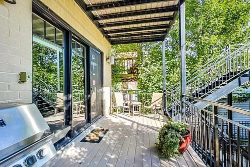 1337 W Roscoe St — Photo 13